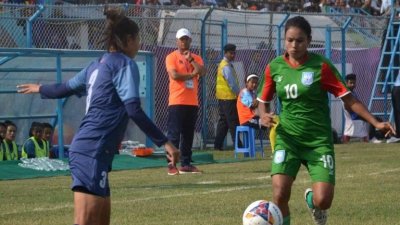 ছবিতে জাতীয় দলের অন্যতম সেরা স্ট্রাইকার সিরাত জাহান স্বপ্না।