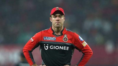 সব ধরনের ক্রিকেট থেকে অবসর নিয়েছেন ডি ভিলিয়ার্স।