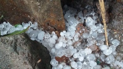 শিলাবৃষ্টি (ফাইল ছবি)