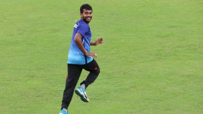 সৌম্যর ইনজুরিতে পাকিস্তান সিরিজের দলে মিরাজ