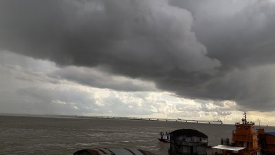 মেঘলা আকাশ