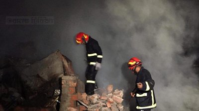 আগুন নেভাচ্ছেন ফায়ার সার্ভিসের কর্মীরা (ফাইল ফটো)