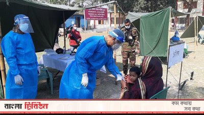 নানা বয়সী মানুষকে বিনামূল্যে ব্যবস্থাপত্র ও ওষুধ দেওয়া হয়েছে