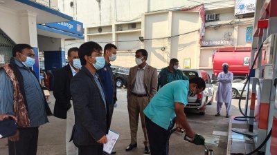 রাজধানীর পেট্রোল পাম্পে বিএসটিআই এর অভিযান