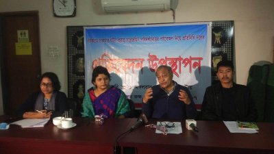 সংবাদ সম্মেলনে নাগরিক প্রতিনিধি দলের সদস্যরা
