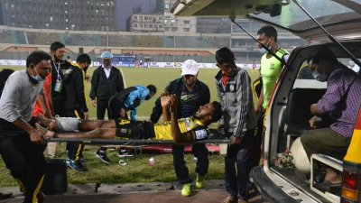 চোট পাওয়া আল আমিনকে নেওয়া হয়েছে হাসপাতালে