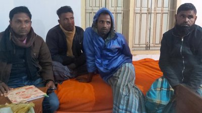 ইউনিয়ন পরিষদের কক্ষে জুয়া, ইউপি সদস্যসহ আটক ৪