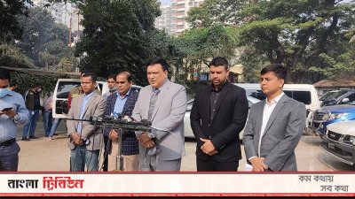 ব্রিফ করছেন ডিবির অতিরিক্ত পুলিশ কমিশনার একেএম হাফিজ আক্তার