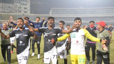 জয়ের পর বসুন্ধরার উল্লাস।