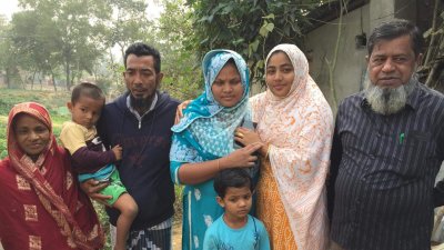 ফেসবুকের কারণে ১৭ বছর পর কন্যাকে ফিরে পেলেন বাবা-মা