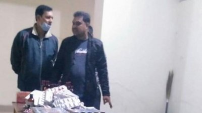 ভারতীয় পণ্যবাহী ট্রাক থেকে ফেনসিডিল ও ওষুধ জব্দ