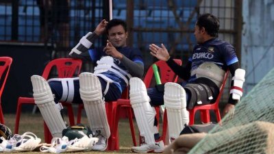 সাকিবকে নিয়েই টস জিতে ব্যাটিংয়ে বাংলাদেশ