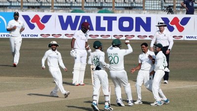 ৭৩ ওভার পর উইকেট দেখলো বাংলাদেশ