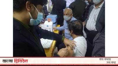 চট্টগ্রামে করোনার ভ্যাকসিন দেওয়া হচ্ছে