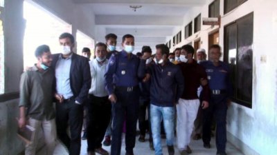আদালত প্রাঙ্গণে দুই আসামি