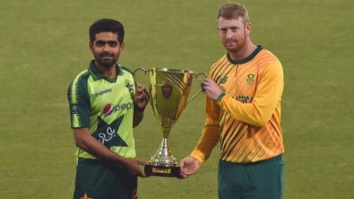 প্রথম টি-টোয়েন্টি জিতে সিরিজে এগিয়ে গেছে পাকিস্তান।