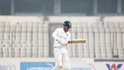 রানের খাতা খুলতে পারেননি সৌম্য