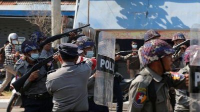 মিয়ানমারে অভ্যুত্থানবিরোধী বিক্ষোভে ধর-পাকড়, বাড়ছে ক্ষোভ