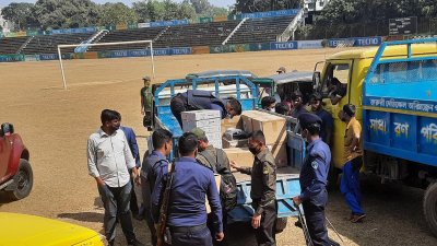 রাঙামাটিতে ভোটকেন্দ্রে যাচ্ছে নির্বাচনি সরঞ্জাম