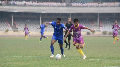চট্টগ্রাম আবাহনী-পুলিশ এফসি ম্যাচের একটি মুহূর্ত
