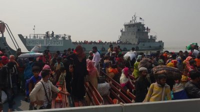 ভাসানচরে স্থানান্তর হওয়া রোহিঙ্গা সদস্যরা