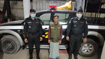 গ্রেফতারকৃত ডিবি সদস্য