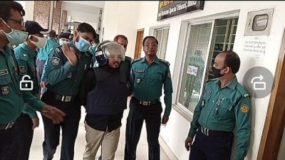 আদালতে আসামিরা