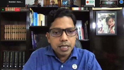 সেমিনারে বক্তব্য রাখছেন জুনাইদ আহমেদ পলক