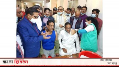 রাজশাহীতে করোনার ভ্যাকসিন নিচ্ছেন গণ মানুষ