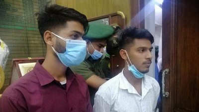 ঢামেকে প্রতারণাকালে কর্মচারী সহোদর হাতেনাতে ধরা