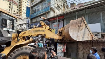 সাইনবোর্ড-নামফলকে বাংলা লেখা নিশ্চিতে ডিএনসিসির অভিযান