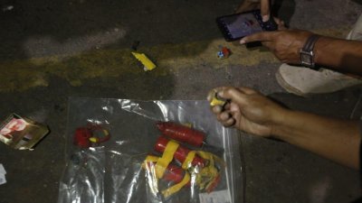 স্বর্ণের দোকান বোমা মেরে উড়িয়ে দেওয়ার হুমকি, আটক ১