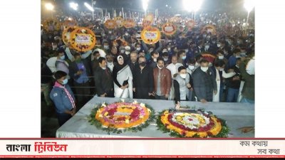 সাতক্ষীরায় প্রথম প্রহরে শহীদ মিনারে মানুষের ঢল।