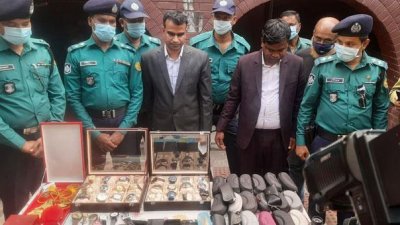 নারীদের ব্ল্যাকমেইল করতে বড় কর্মকর্তা সাজতেন তিনি