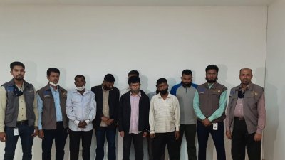 আয় কমে যাওয়ায় ফটোগ্রাফি ছেড়ে মলম পার্টিতে