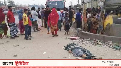 ঝালমুড়ি বিক্রেতাকে পিষে মারলো বাস
