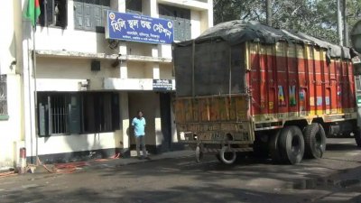 হিলিতে চলতি অর্থবছরের ৮ মাসে ২৮ কোটি টাকার বাড়তি রাজস্ব আয়