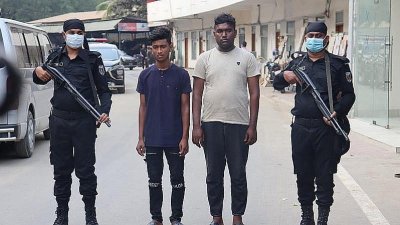 চলন্ত বাস থেকে বাকপ্রতিবন্ধী নারীকে ফেলে দেওয়ার ঘটনায় চালক-হেলপারের স্বীকারোক্তি