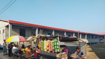 ভাসানচরে যাওয়া রোহিঙ্গাদের একটি দোকান