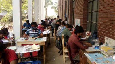 বিসিএস প্রস্তুতিতে মগ্ন তারা