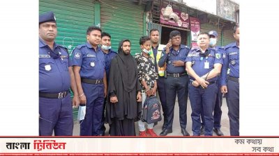 বোরকা খুলতেই দেখা গেলো দাড়ি-গোঁফওয়ালা যুবক