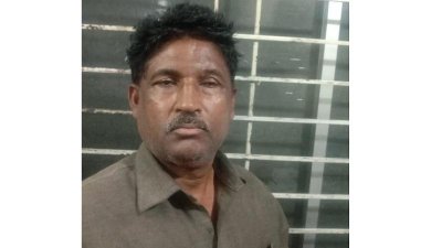 ভাড়ায় মামলা করেন তিনি!