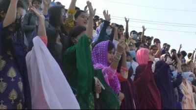 বিশ্ববিদ্যারয় পড়ুয়া শিক্ষার্থীরা দিচ্ছে আলপনা আঁকার ঘোষণা