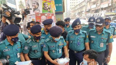 জনসচেতনতা বাড়াতে শুরু হয়েছে পুলিশের অভিযান