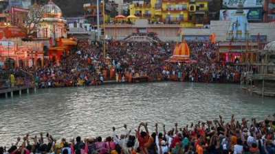 ভারতে করোনার দ্বিতীয় ঢেউ: কুম্ভমেলাকে ঘিরে বাড়ছে উদ্বেগ
