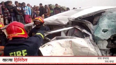 দুর্ঘটনাকবলিত মাইক্রোবাস