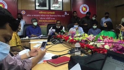 সংবাদ সম্মেলনে বক্তব্য রাখছেন মুক্তিযুদ্ধ বিষয়কমন্ত্রী আ ক ম  মোজাম্মেল হক
