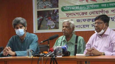 সংবাদ সম্মেলনে বক্তব্য রাখছেন ডা. জাফরুল্লাহ চৌধুরী
