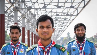 প্লাস্টিক বর্জনের বার্তা নিয়ে হাঁটছেন কুবির ৩ রোভার