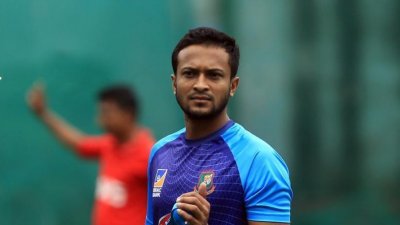 আমরা ফোর-ফাইভের স্টুডেন্ট না যে শিখিয়ে দিতে হবে: সাকিব